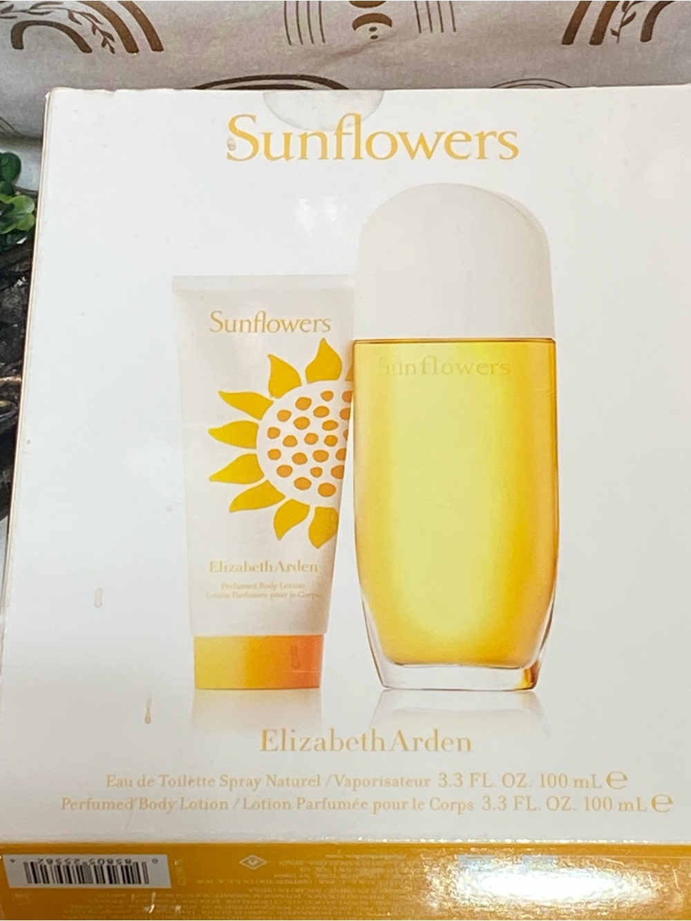 Elizabeth Arden Sunflowers Gift Set - Yellow and White - Picture 2 of 4
